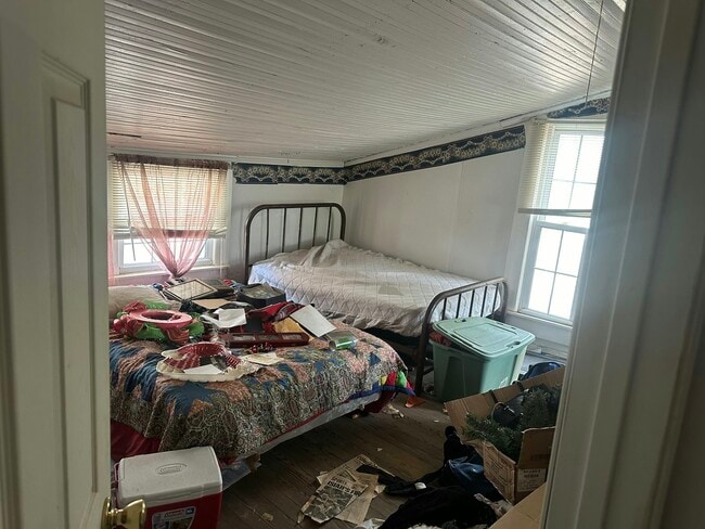 Building Photo - 82 E Hampton St