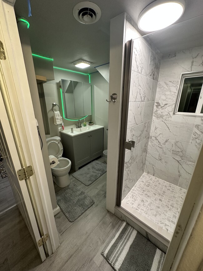 Building Photo - 1734 E Carson St