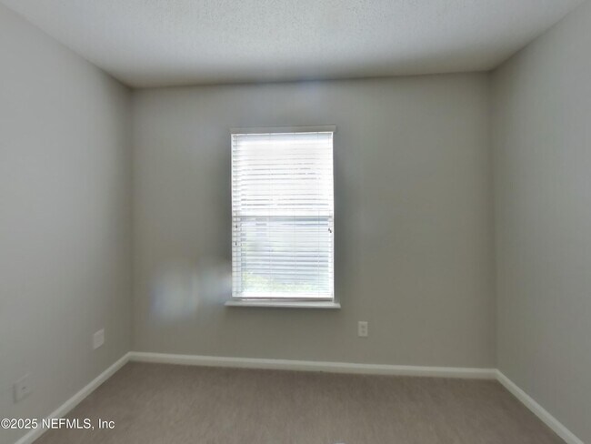 Building Photo - 7134 Beekman Lake Dr