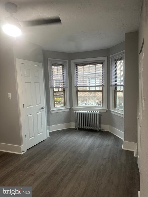 Building Photo - 215 W Walnut Ln