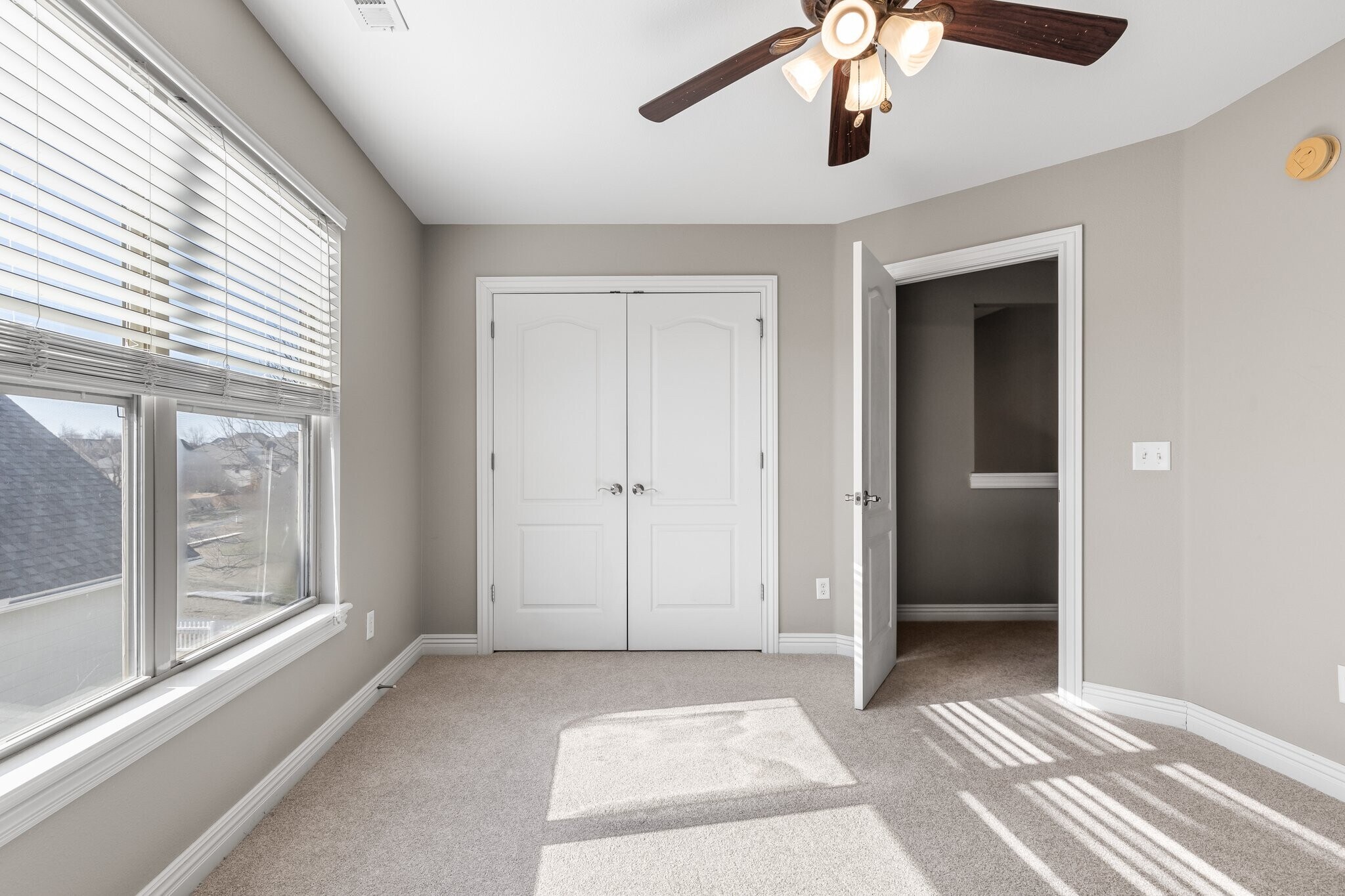 Building Photo - 1501 NE Dysart Woods Ln