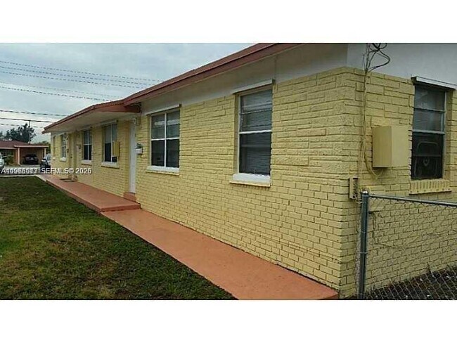 Building Photo - 1013 Foster Rd