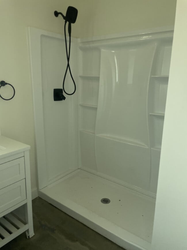 Building Photo - 1339 E 8th St