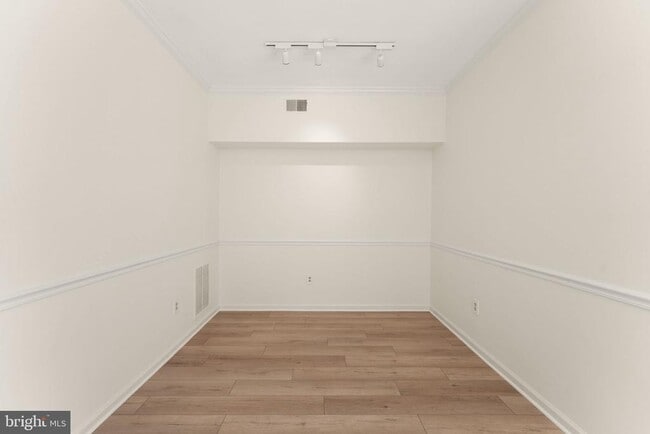 Building Photo - 44210 Shady Glen Terrace