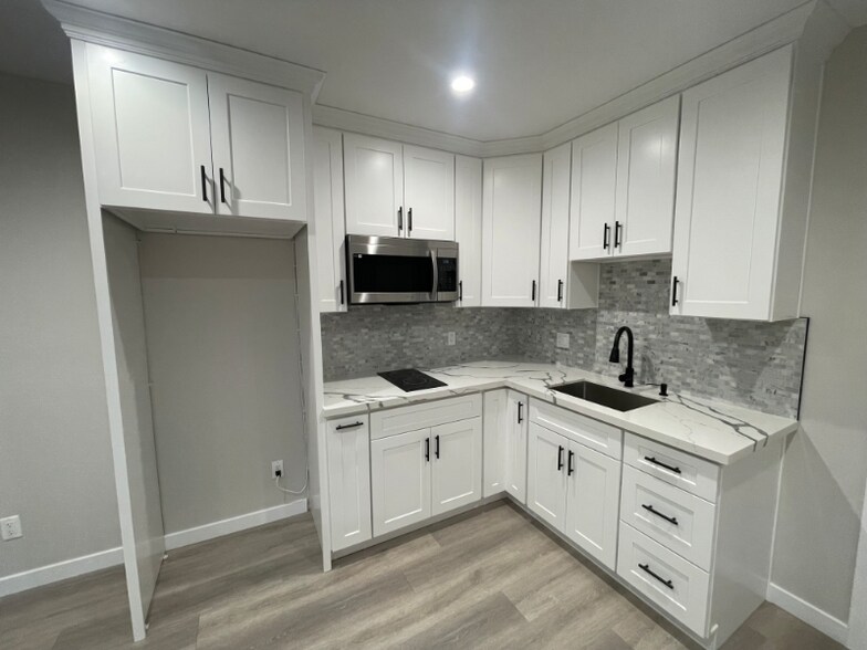 Building Photo - 8683 Haddon Ave