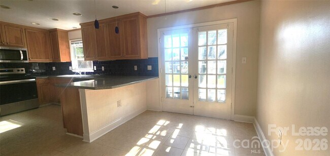 Building Photo - 2015 Glouchester Cir