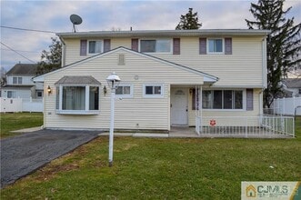 Building Photo - 33 Tennyson St