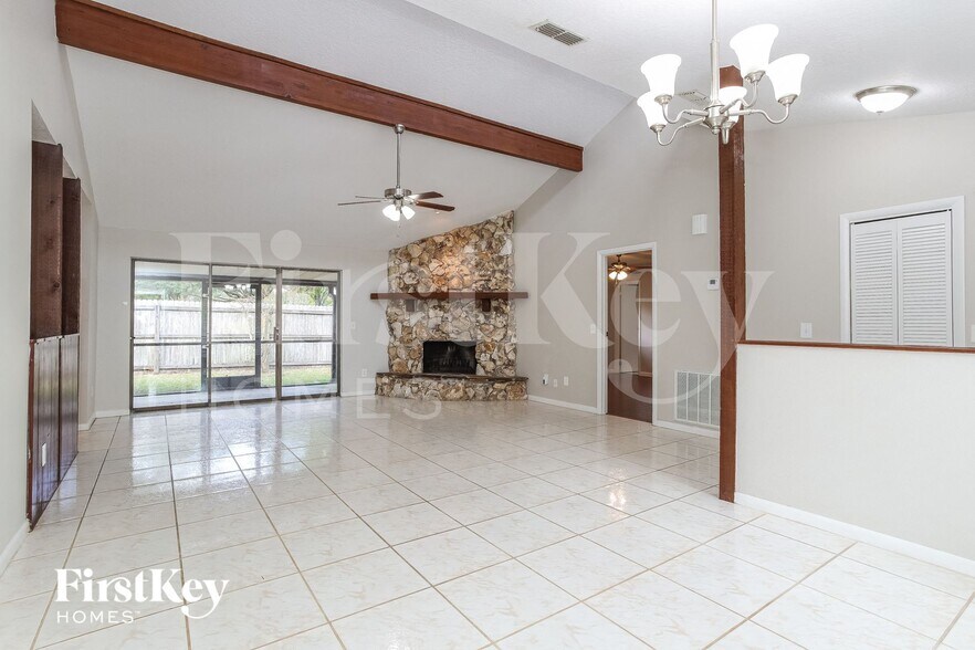 Building Photo - 709 Heather Ln