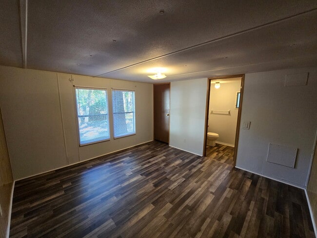 Building Photo - 236 Walnut Branch Dr