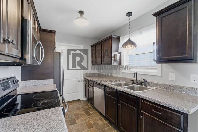 Building Photo - 312 Meadows Rd