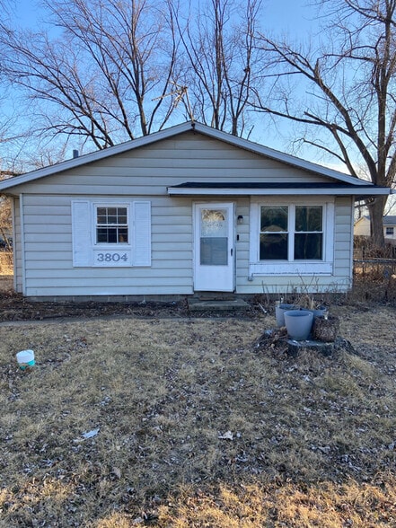 Building Photo - 3804 W Vinton Ave