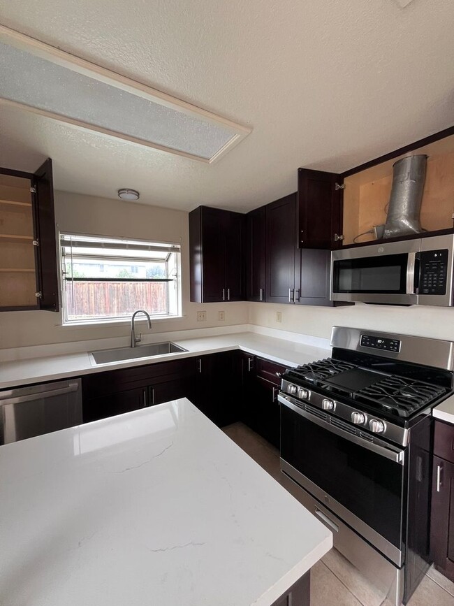 Building Photo - No Deposit