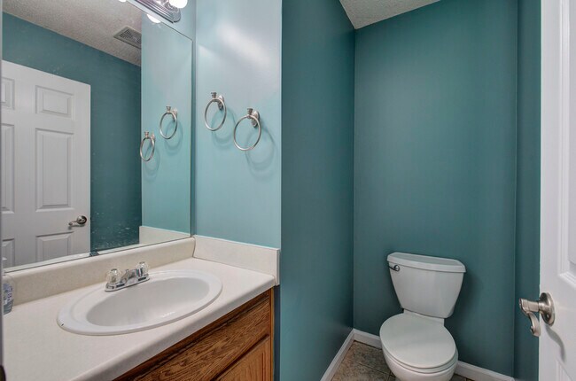 Building Photo - 7202 Cedar Forest Dr