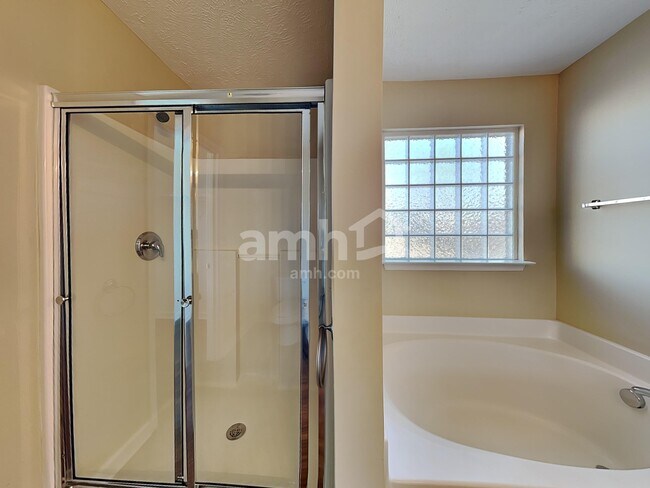 Building Photo - 1361 E Nir Shreibman