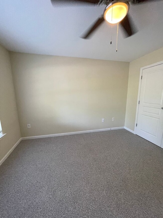 Building Photo - 15-1512 Dukes