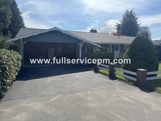 Building Photo - Charming house in downtown Snohomish