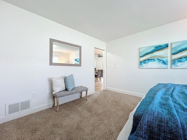 Building Photo - Gorgeous 2-Bedroom, 2 Bath