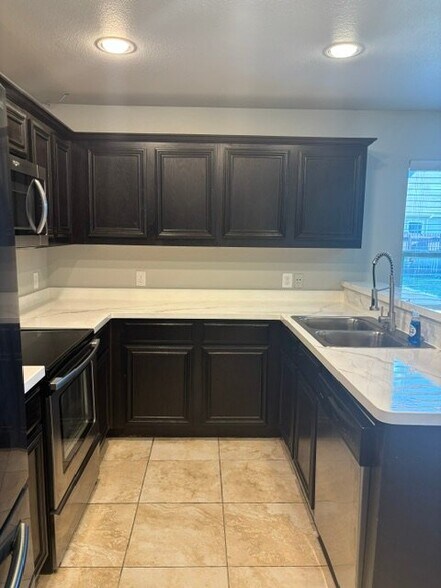 Building Photo - 1428 Montoya Ln