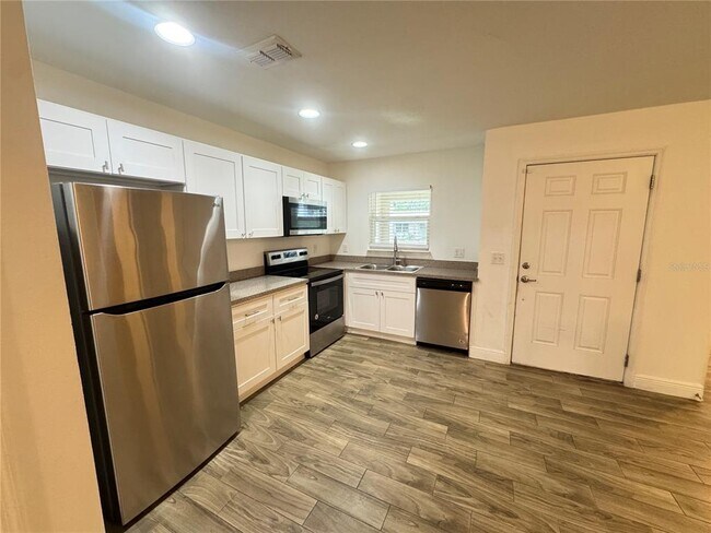 Building Photo - 708 Bon Air St