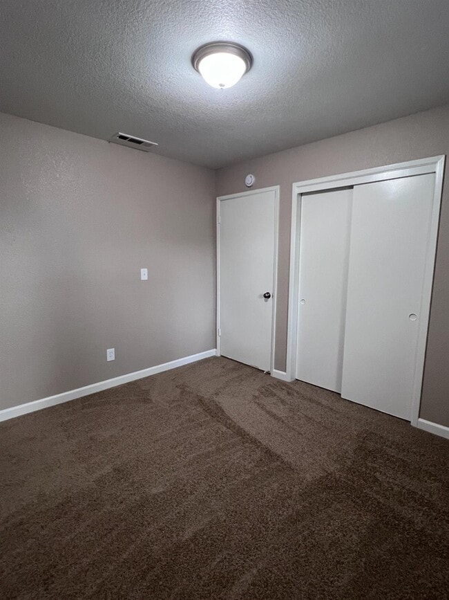 Building Photo - 1262 N Marks Ave