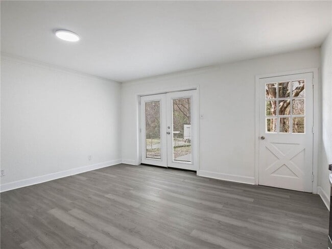 Building Photo - 526 Woodlore Dr