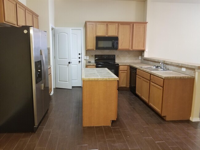 Building Photo - 1023 Brown Rock Dr