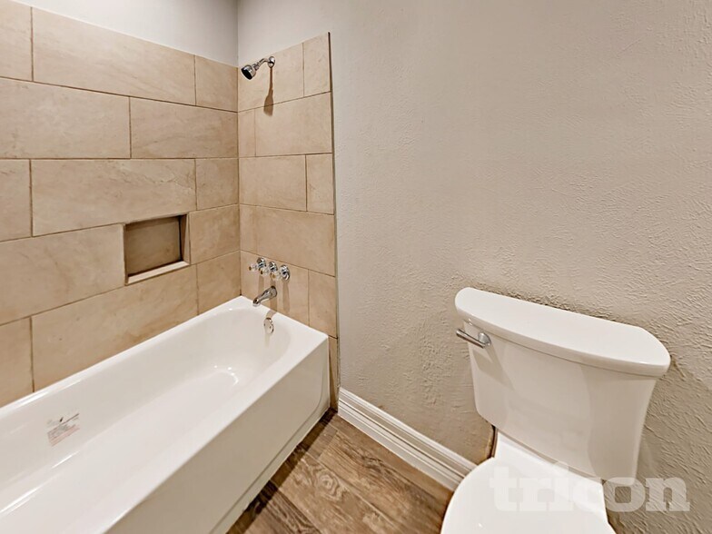 Building Photo - 6127 Larchbrook Dr