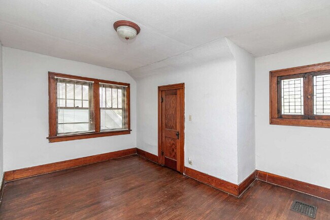 Building Photo - 1020 28th St