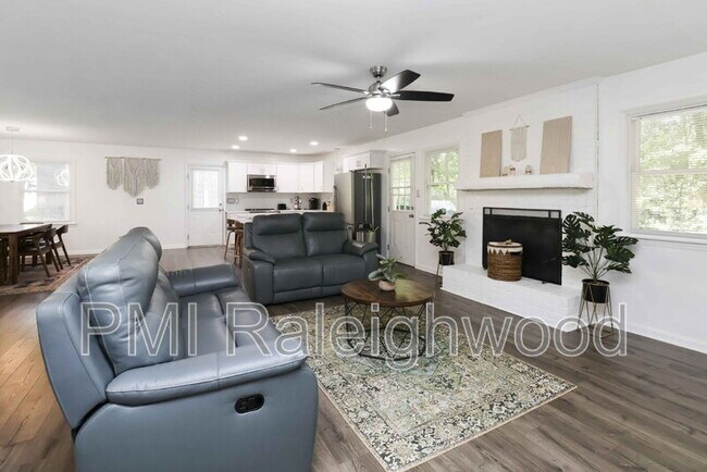 Building Photo - 5017 Gatewood Dr