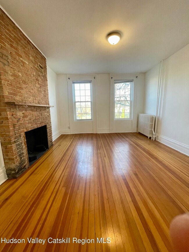 Building Photo - 707 Warren St