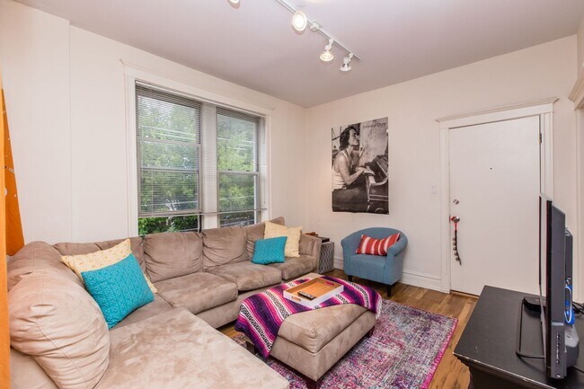 Building Photo - 2Bed/1Bath in Wicker Park with beautiful k...