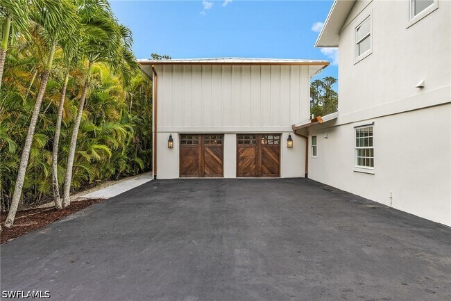 Building Photo - 6155 Standing Oaks Ln