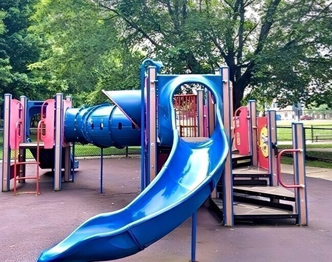 Building Photo - 32 Whites Ave