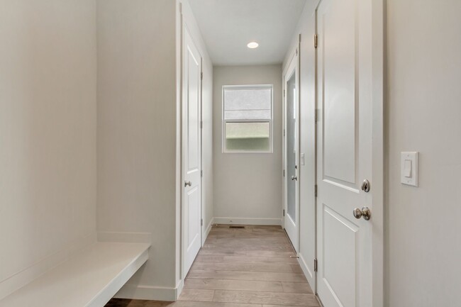 Building Photo - 4 Bedroom 3 Bathroom Home in Eagle Mountain!