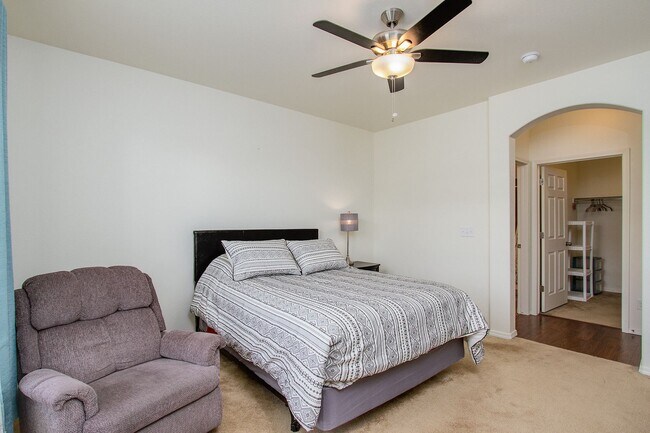 Building Photo - Stylish & Convenient Furnished Condo for Rent