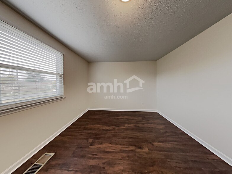 Building Photo - 112 Bradford Cir