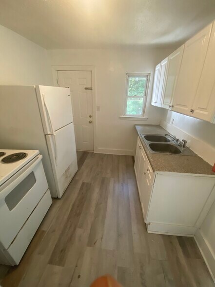 Building Photo - 2401 Celia Ave