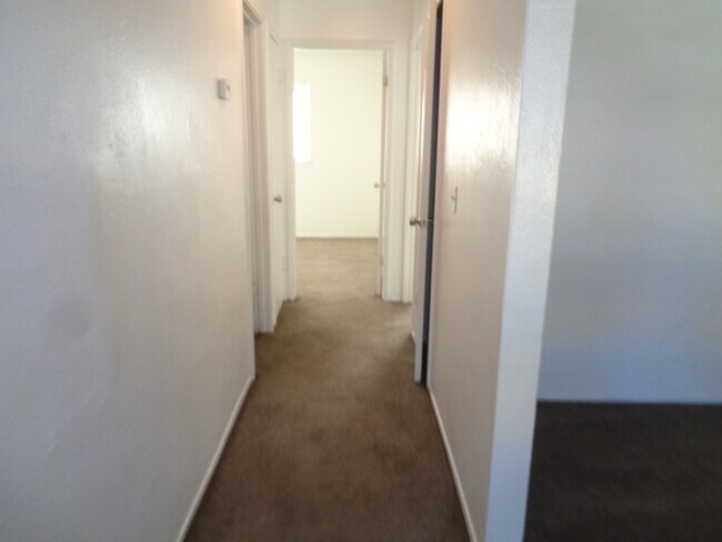 Building Photo - 1332 Hobart Dr