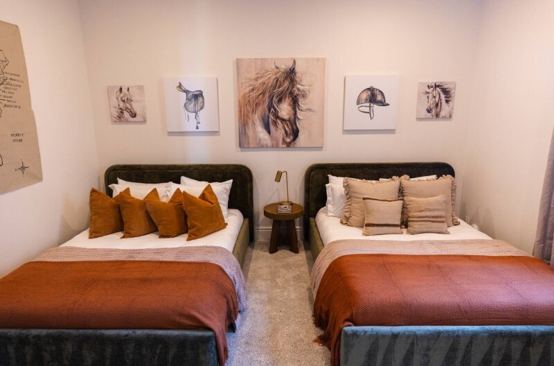 Building Photo - 18000 Sunset Point