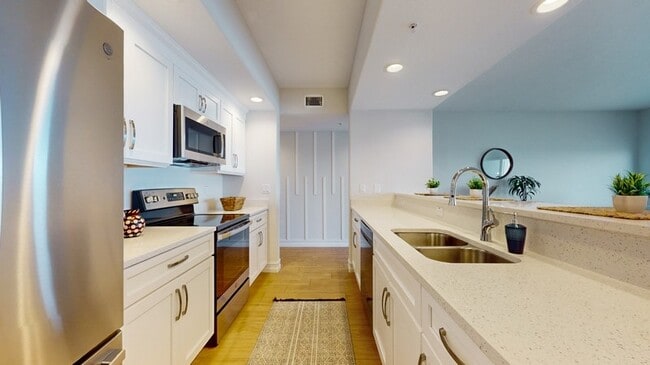 Building Photo - 1805 Riverside Dr
