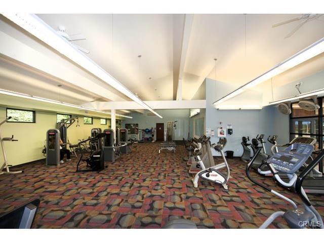 Building Photo - Live by the Lakeside -  Upgraded Spacious TOWNHOME in Lakeside Park