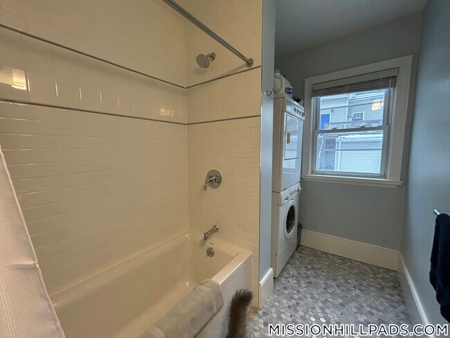 Building Photo - 1 Pickering Ave