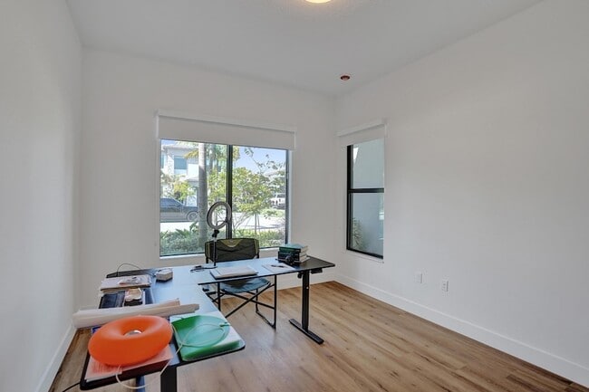 Building Photo - 9140 Silver Marsh Ln