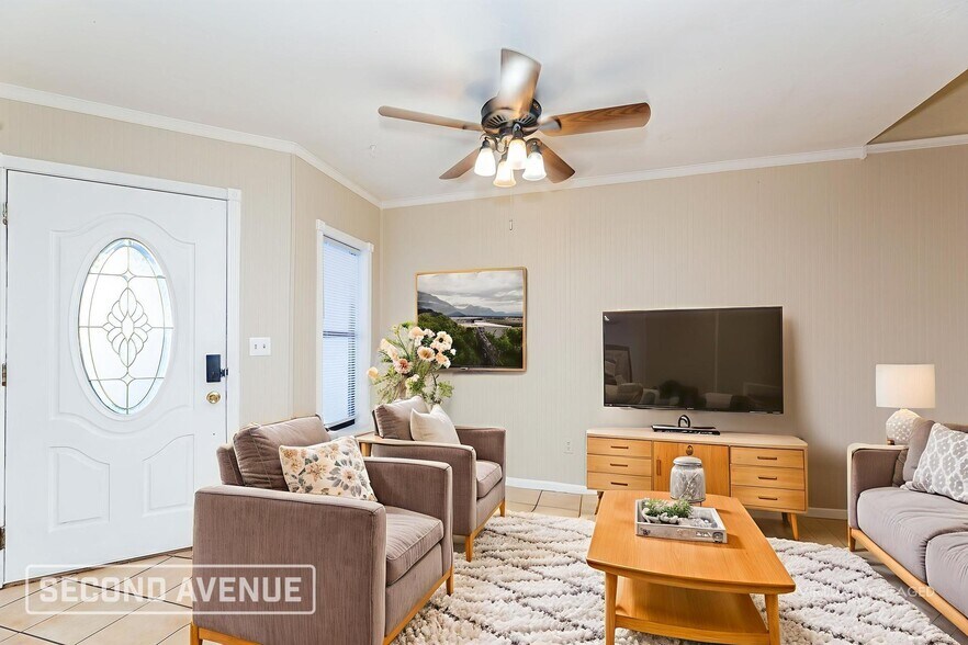 Building Photo - 1226 Bayshore Dr N