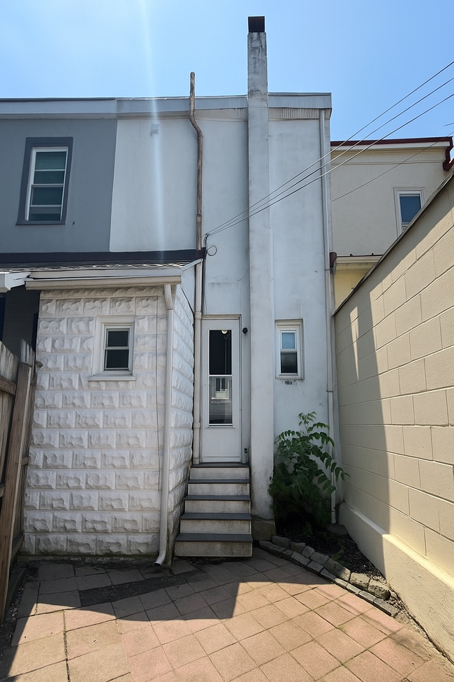 Building Photo - 347 Hannum Ave