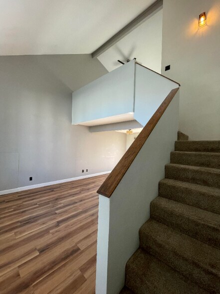 Building Photo - 4240 N Longview Ave