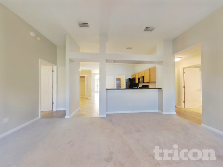 Building Photo - 391 Summit Dr