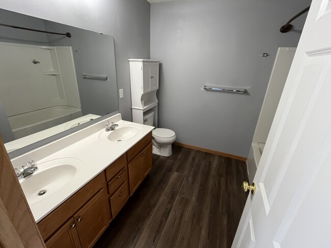 Building Photo - 348 Jolly Ln
