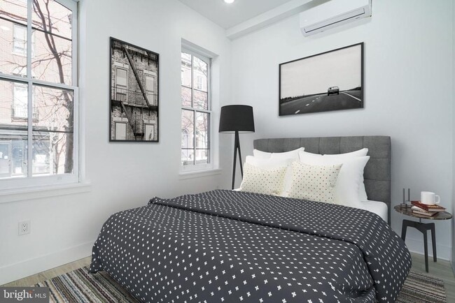 Building Photo - 2132 Pine St