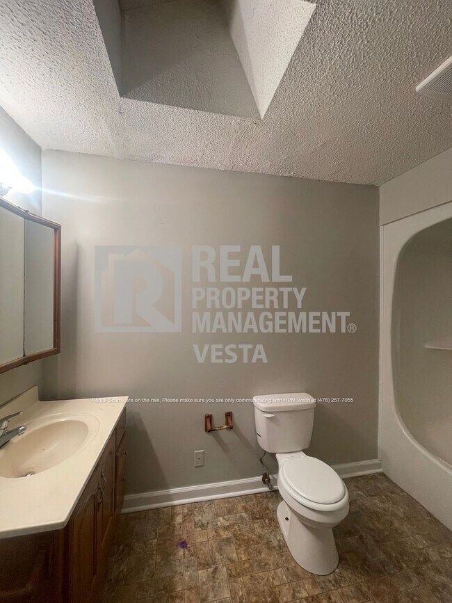 Building Photo - 102 River Chase Court-